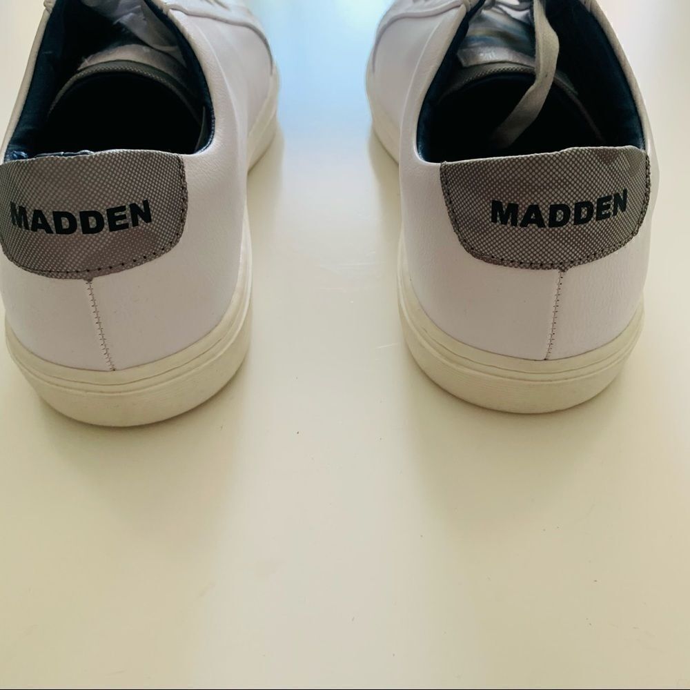 STEVE MADDEN DIXXIN STAR WHITE SILVER LOW TOP SNEAKERS 10 - Picture 8 of 11